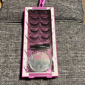 🎉 HP 🎉 NWT Paris Hilton 7 Pc Lash & Mirror Collection